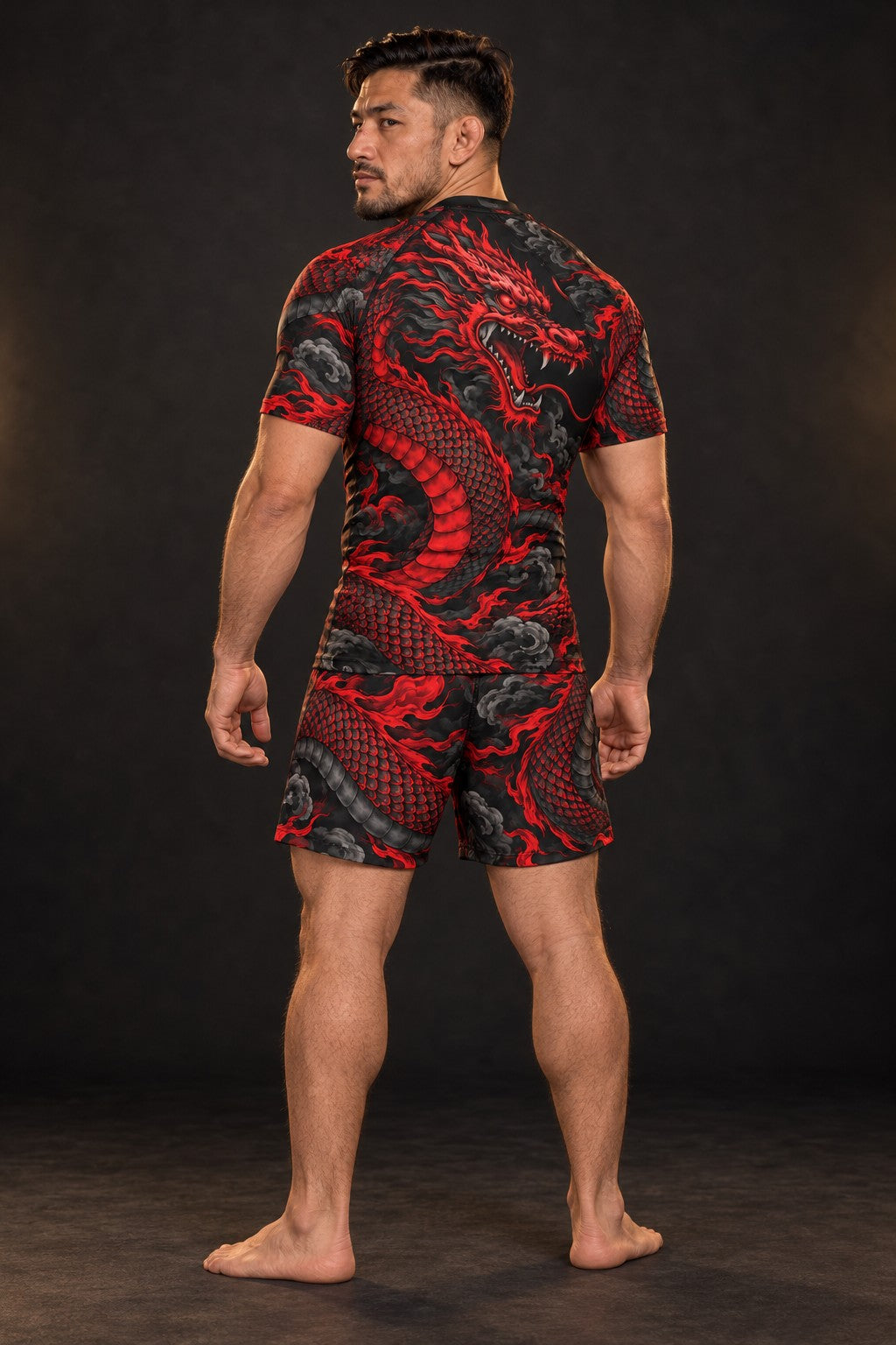 Rash guard Dragon Rouge homme, dragon japonais rouge et noir enroulé autour du buste, fond noir, vue de dos