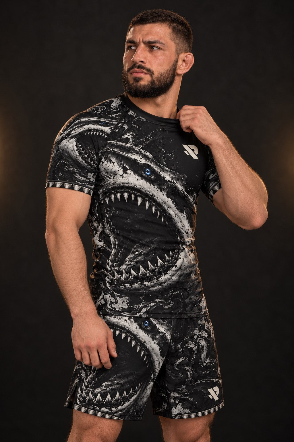Rash guard Grand Blanc manches courtes homme, Grand requin blanc gueule ouverte sortant d'une fumée noire
