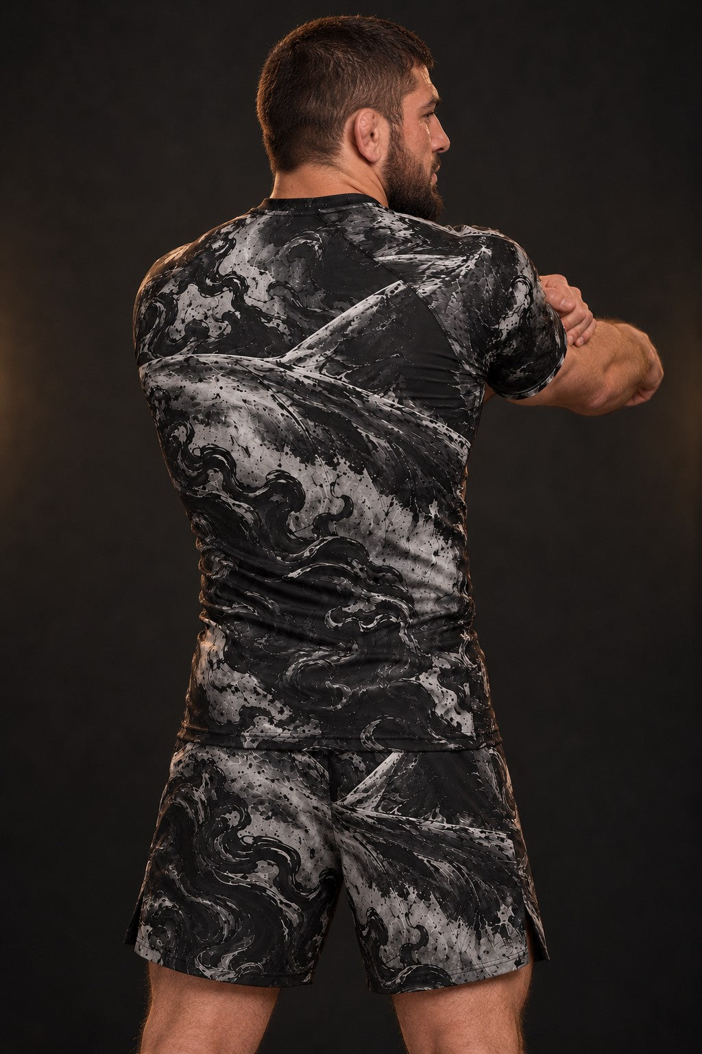 Rash guard Grand Blanc manches courtes homme, Grand requin blanc gueule ouverte sortant d'une fumée noire, vue de dos