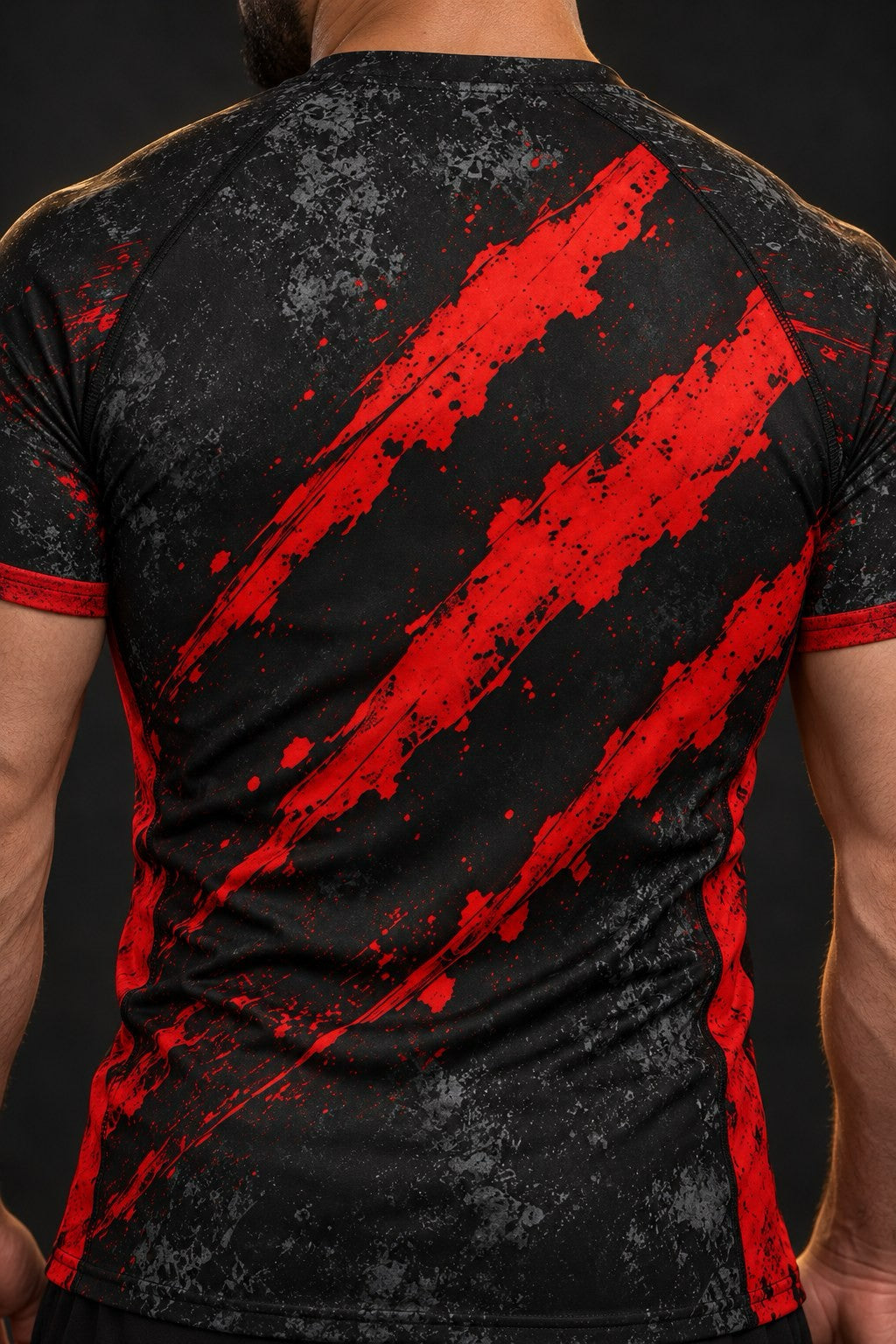 Rash guard Griffes Blood manches courtes homme, 3 griffures rouge sang sur fond noir usé, vue de dos