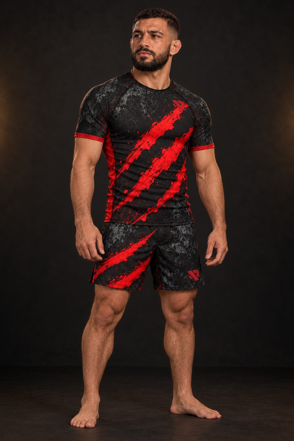 Rash guard Griffes Blood manches courtes homme, 3 griffures rouge sang sur fond noir usé, vue de face