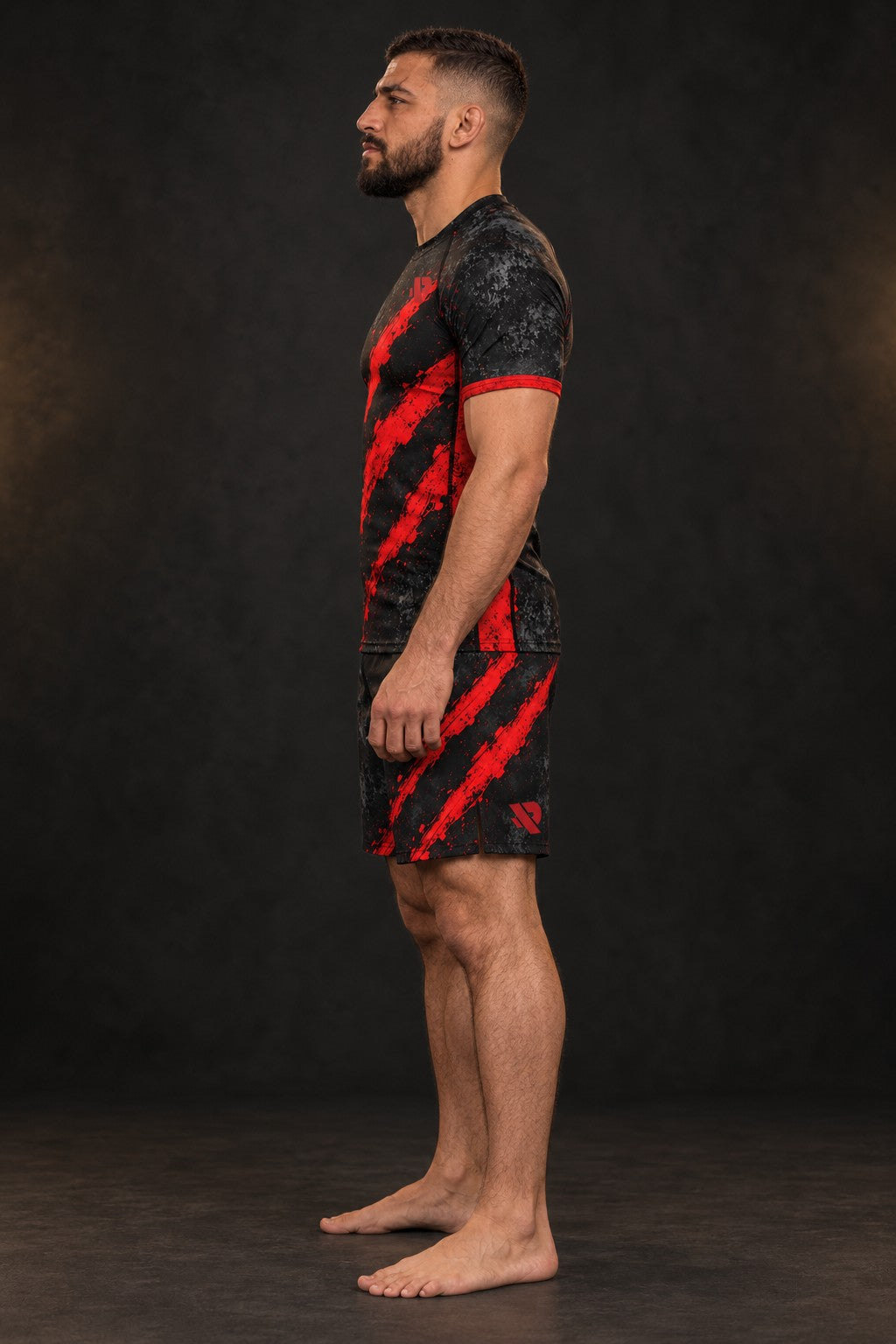 Rash guard Griffes Blood manches courtes homme, 3 griffures rouge sang sur fond noir usé