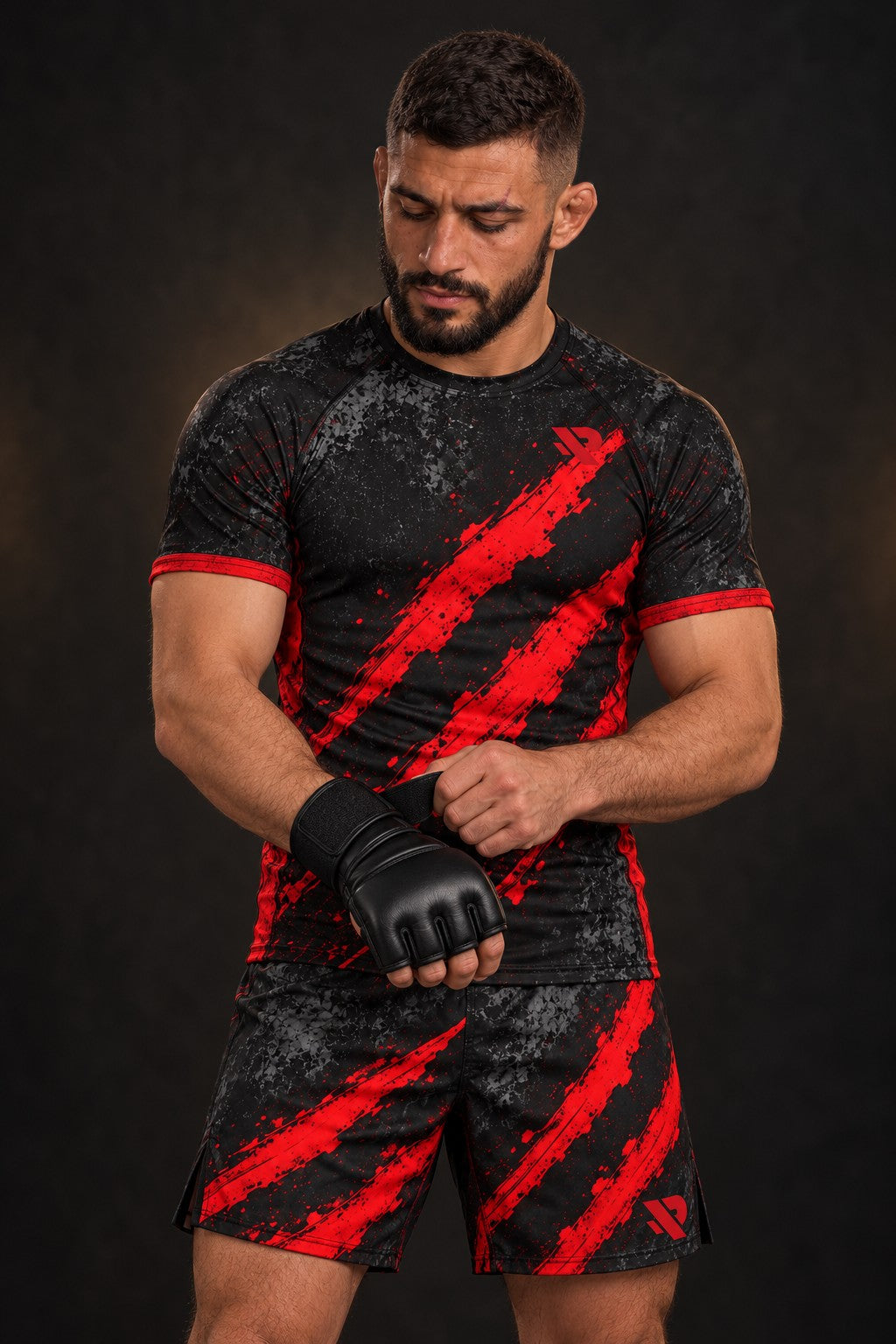 Rash guard Griffes Blood manches courtes homme, 3 griffures rouge sang sur fond noir usé