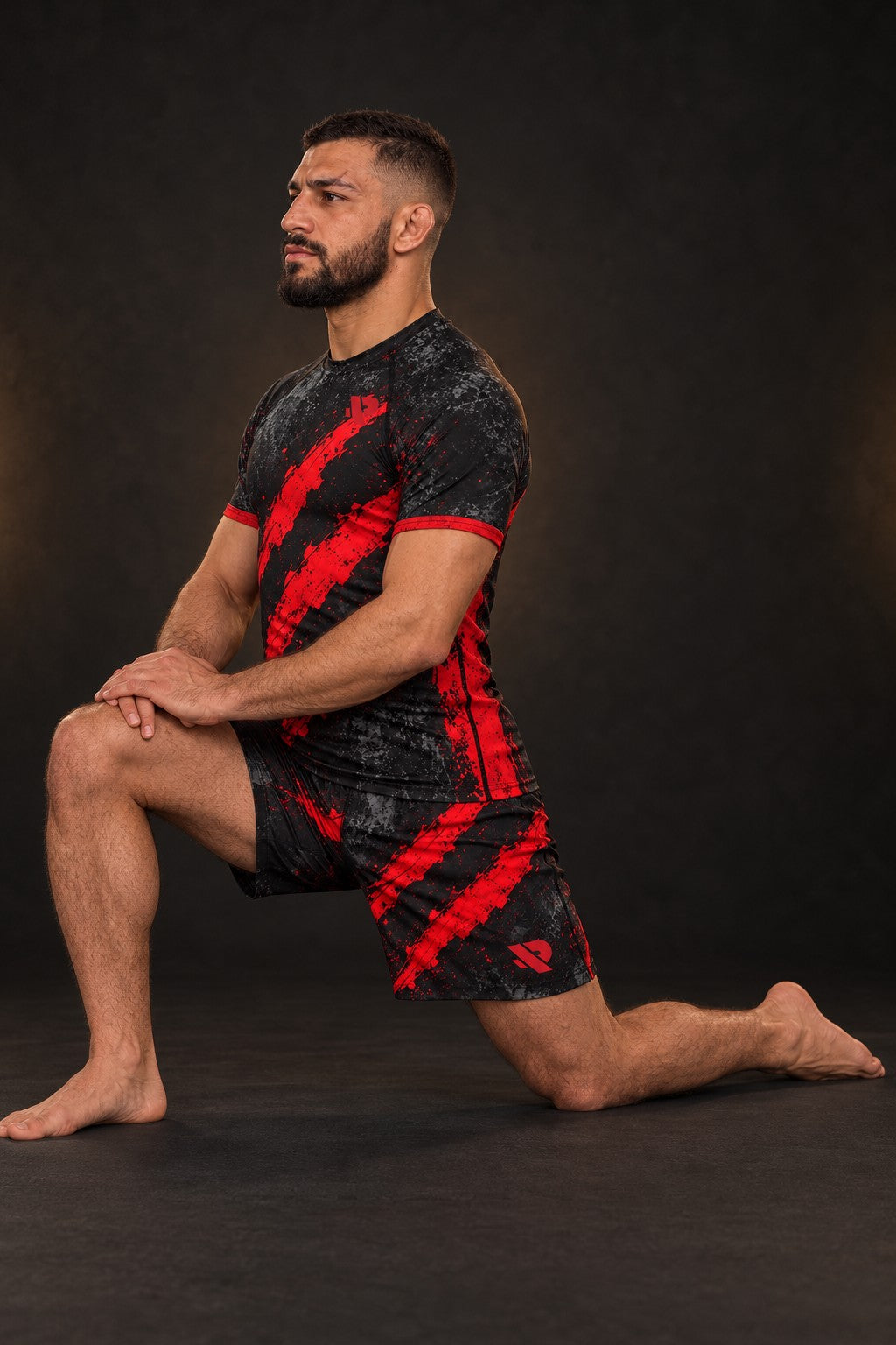 Rash guard Griffes Blood manches courtes homme, 3 griffures rouge sang sur fond noir usé