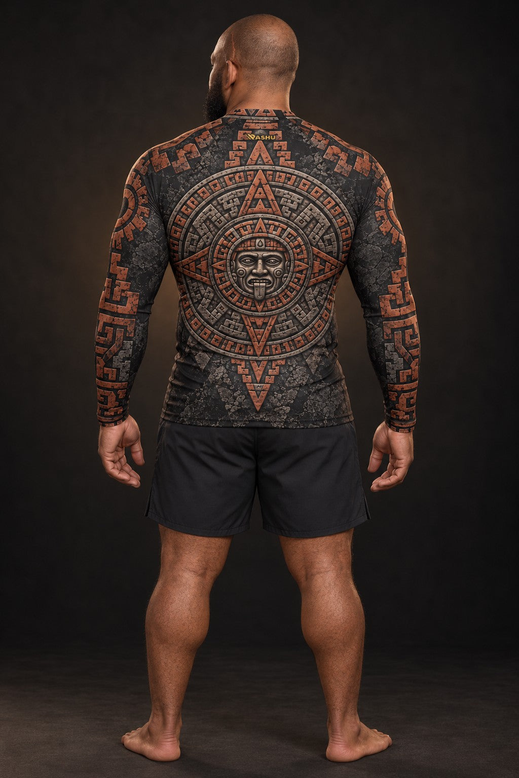 Rash guard Pierre du Soleil manches longues homme, Disque solaire aztèque sculpté gris pierre et terre cuite, vue de dos