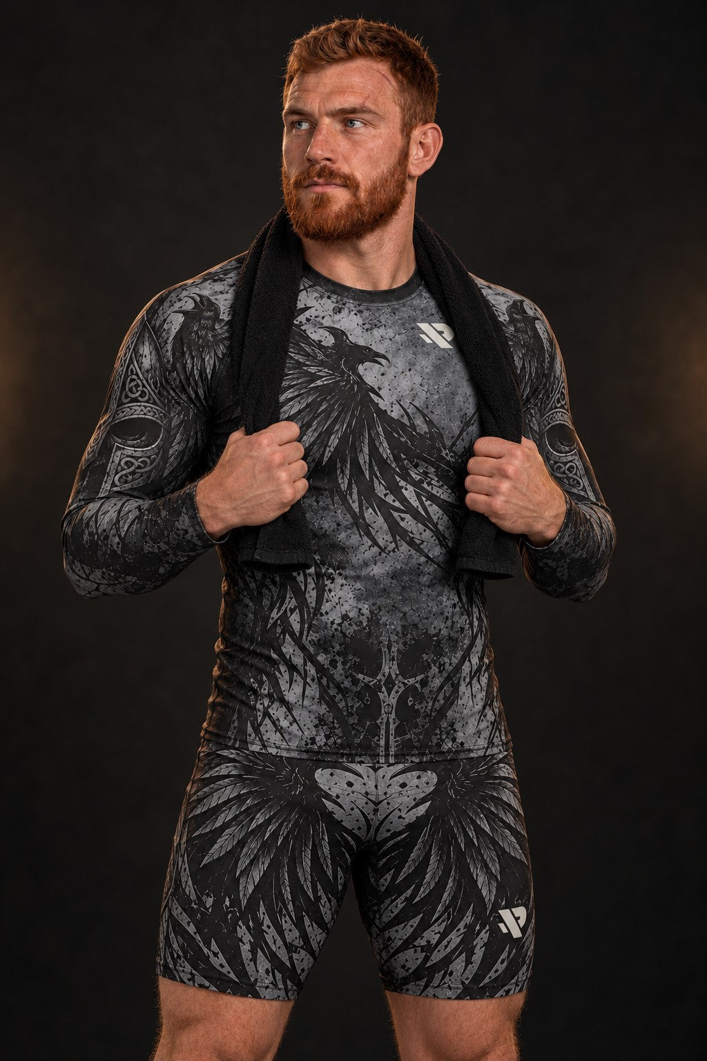 Rash guard Viking Corbeaux manches longues homme, casque viking et 2 corbeaux aux ailes ouvertes, gris et noir givré